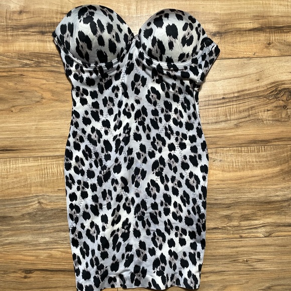 VICTORIAS SECRET Power Figure Cupped Shaping Slip NWT sz 34C Leopard print - Picture 2 of 6